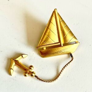 JJ Jonette Vintage Gold Sailboat Anchor Dangle Brooch Pin Nautical Coastal Chic